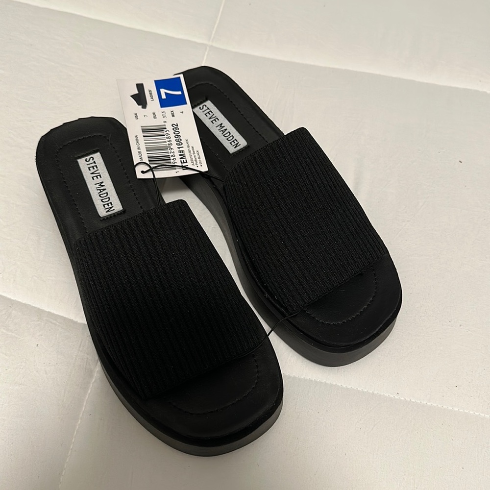 Brand NEW Steve Madden Sandals